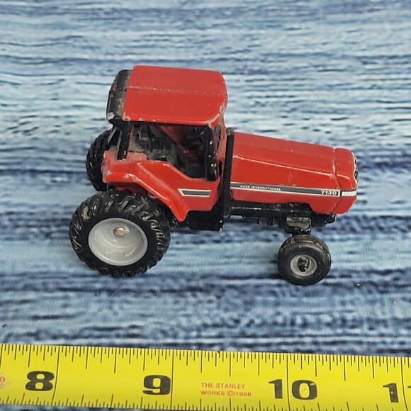 Vintage 1/64 scale Ertl Case IH 7130 die-cast tractor red and black - Picture 1 of 8
